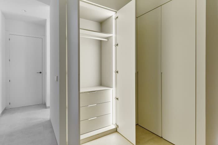 El vestidor abierto más completo del mundo: puedes verlo al detalle  Vestidores  abiertos, Diseño de armario para dormitorio, Armarios de dormitorio