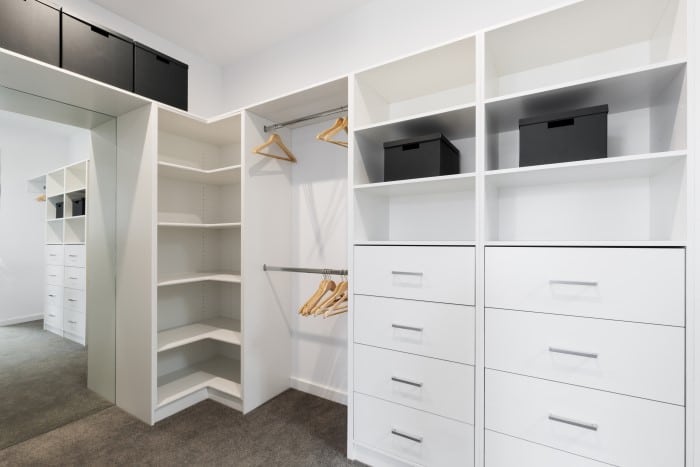 Es posible guardar ropa sin usar un armario? - Safe Storage